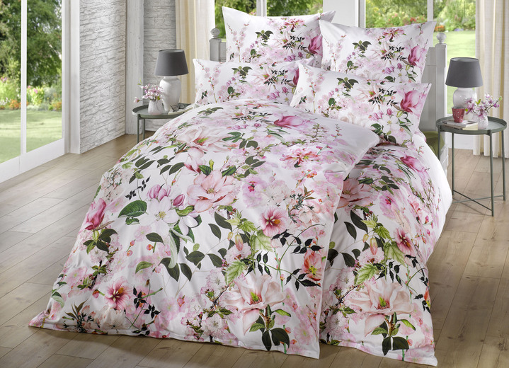 - Beddengoedset met ritssluiting, in Größe 111 (40 x 80 cm + 135 x 200 cm) bis 115 (80 x 80 cm + 155 x 220 cm), in Farbe MEERKLEURIG