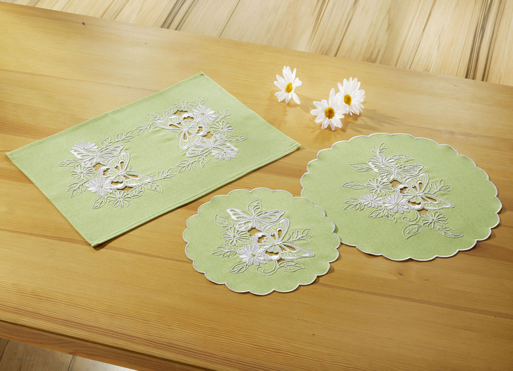 Tafellakens - Tafel- en kamerdecoratie met geborduurde vlinders en bloemen, in Größe 101 (Kleedje, 35 x 50 cm) bis 404 (Kussensloop, 40 x 40 cm), in Farbe GROEN-WIT Ansicht 1