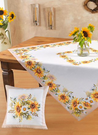 Tafel- en kamerdecoratie met mooie zonnebloemen