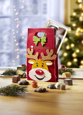 Vrolijk kersttasje met chocolaatjes