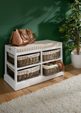 Massief houten bank met rieten manden