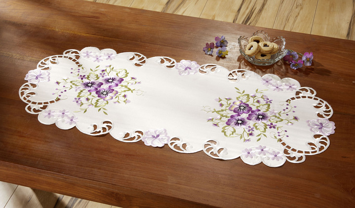 Tafellakens - Tafel- en kamerdecoratie met vioolborduurwerk, in Größe 100 (kleedjes 30 x 45 cm) bis 404 (Kussensloop, 40 x 40 cm), in Farbe LILA Ansicht 1