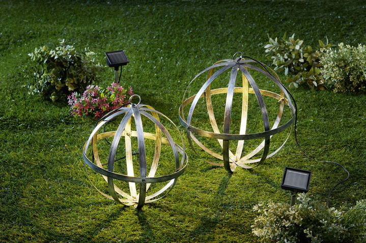 Tuinverlichting - Lamp op zonne-energie met een glanzend zilverkleurig metalen oppervlak, in Farbe SILBER, in Ausführung LED-bol klein Ansicht 1