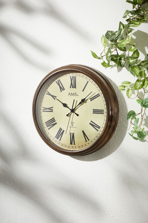 Horloges - Radiogestuurde wandklok met metalen behuizing, in Farbe BRAUN-CREME