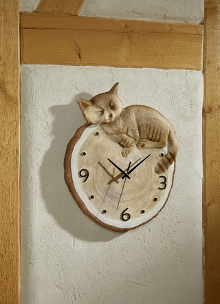 Wandklok met kat in boomschijf look