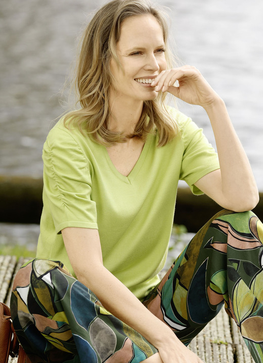 Basics - Pullover, in Größe 038 bis 052, in Farbe LIMETTE Ansicht 1