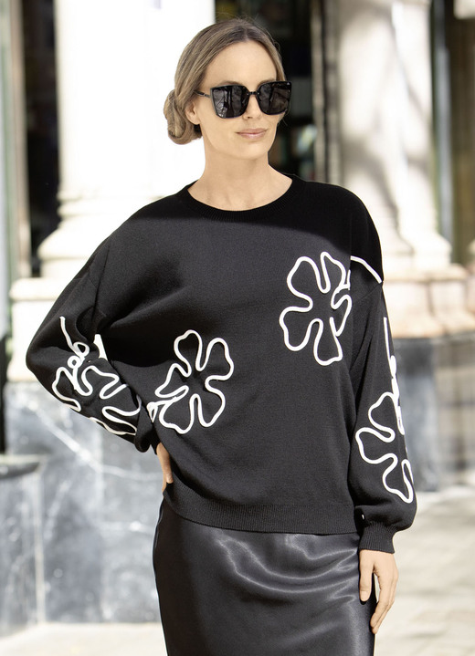 Pullover & breimode - Trui met uitgebreide bloemapplicaties Pullover & breimode - Trui met uitgebreide bloemapplicaties, in Größe L(44/46) bis XXL(52/54), in Farbe SCHWARZ-WEISS