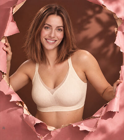Beige damesondergoed met brede, comfortabele bandjes.