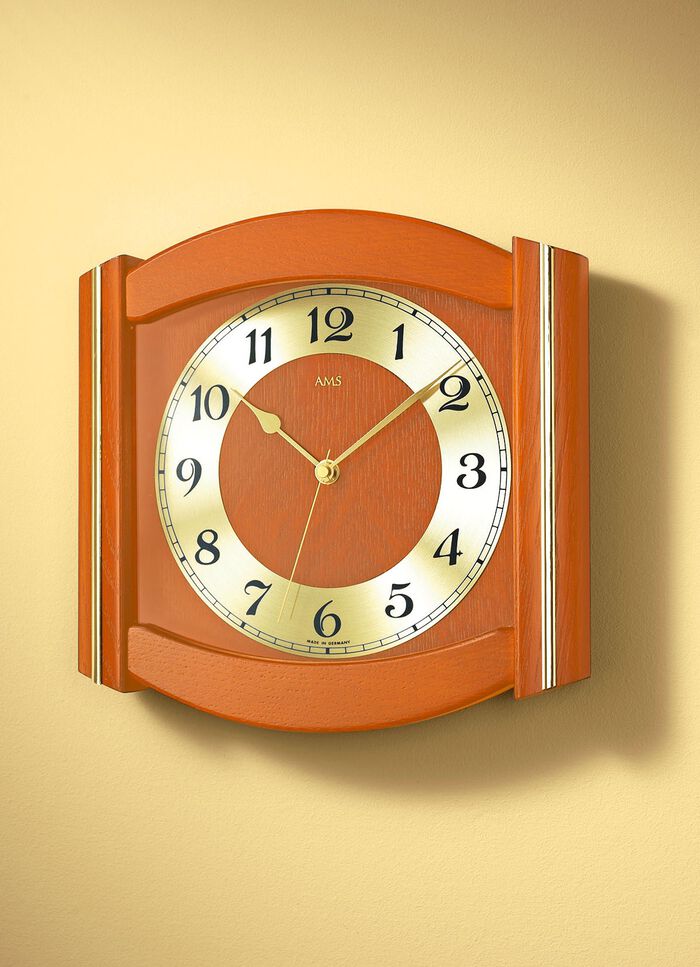 Draadloze wandklok van massief hout in verschillende kleuren 