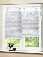 Pliss&eacute;gordijnen met een decoratief takkenprintdessin 