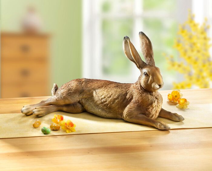 Handgeschilderde haas van kunststeen 