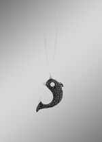 Dolfijnhanger met zwarte diamanten