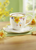 Kop en schotel gemaakt van premium porselein 