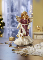 Engel met zwaan gemaakt van fijn steengoed 