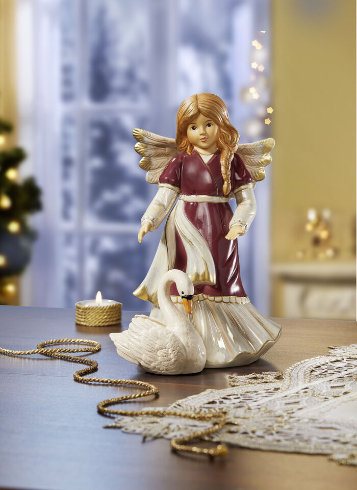 Engel met zwaan gemaakt van fijn steengoed 