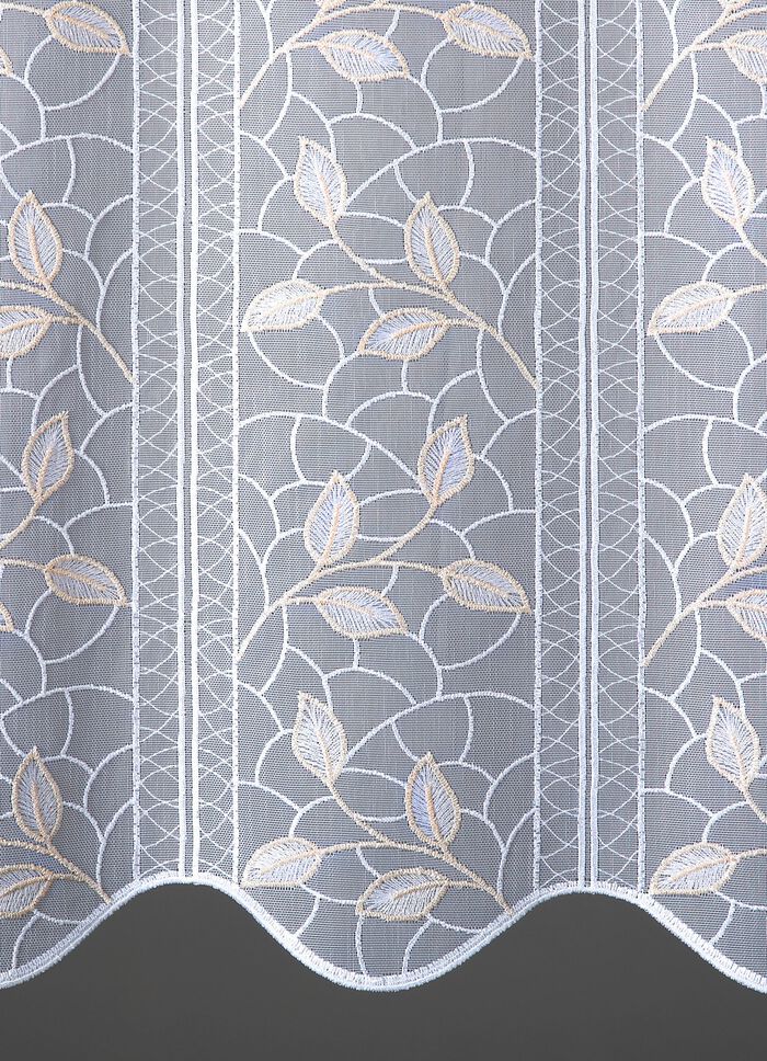 Kort gordijn met filigraan geborduurd bladmotief 