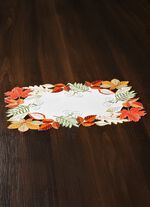 Herfst tafel- en kamerdecoratie met bladmotieven 