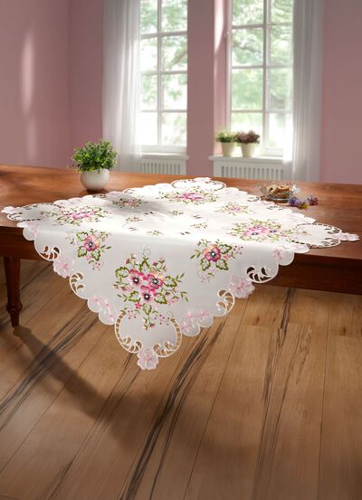 Tafel- en kamerdecoratie met vioolborduurwerk 