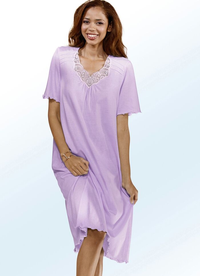 Nachthemd, korte mouw met V-hals en kant 