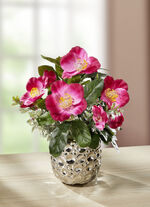 Arrangement met kerstrozen 