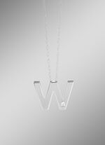 Uniek en elegant: Platina letterhanger 