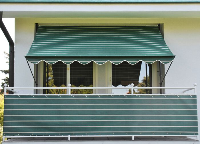 Balkonbekleding met oogjes en koord 