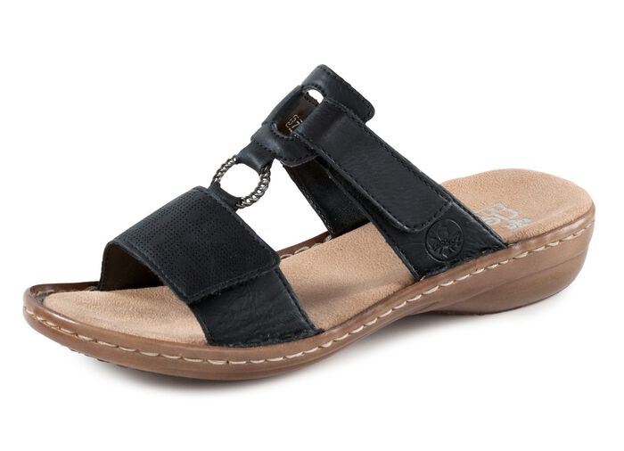 Rieker muiltjes met subtiel reli&euml;f en metalen decoratie 