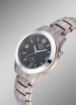 Master Time radiogestuurd dameshorloge gemaakt van titanium 