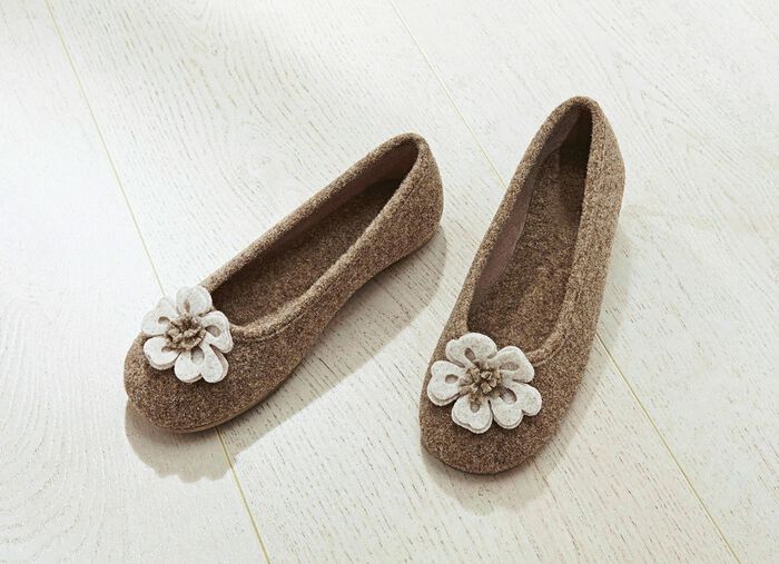 Ballerinaschoenen van Varomed gemaakt van comfortabel viltmateriaal 