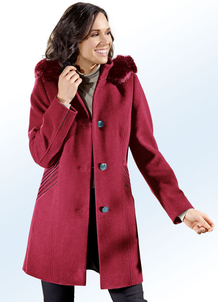 Lange jas in 2 kleuren met contrasterende decoratieve stiksels op de zijzakken KARMIJNROOD