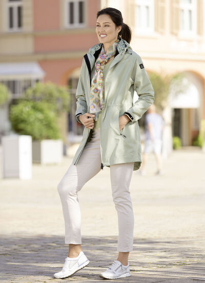 Functionele korte jas met vaste capuchon 