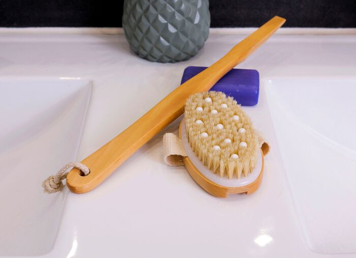 Rug-  en handborstel van hout 