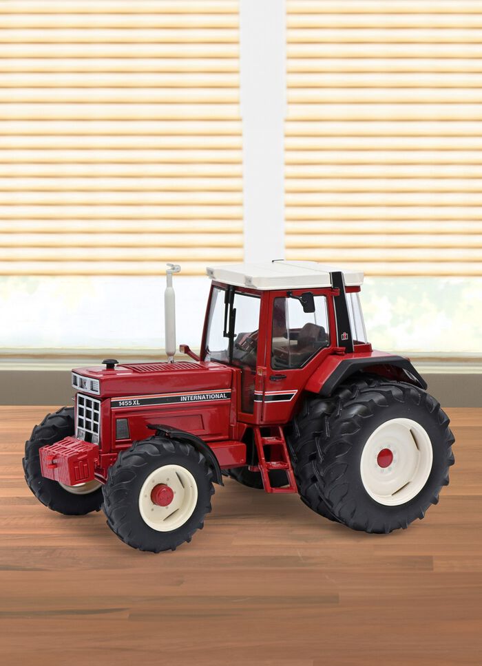 Internationale 1455 XL van Schuco 