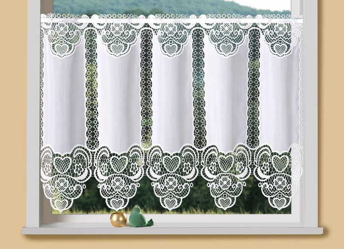 Kort gordijn van macram&eacute;kant 