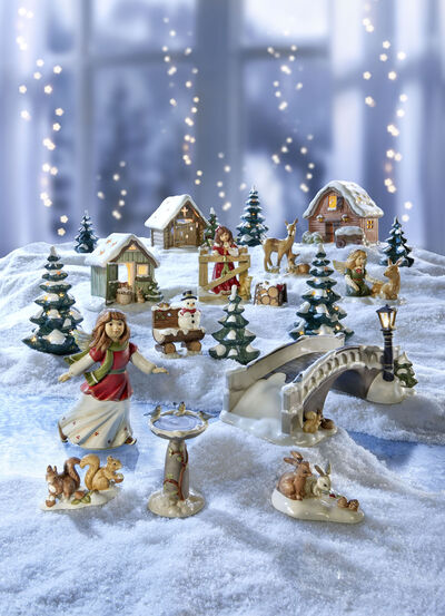 Wintertafereel: Grote hemelse boodschappers in het winterbos 