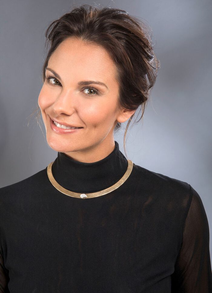 Elegante Superflex choker met middengedeelte in witgoud 