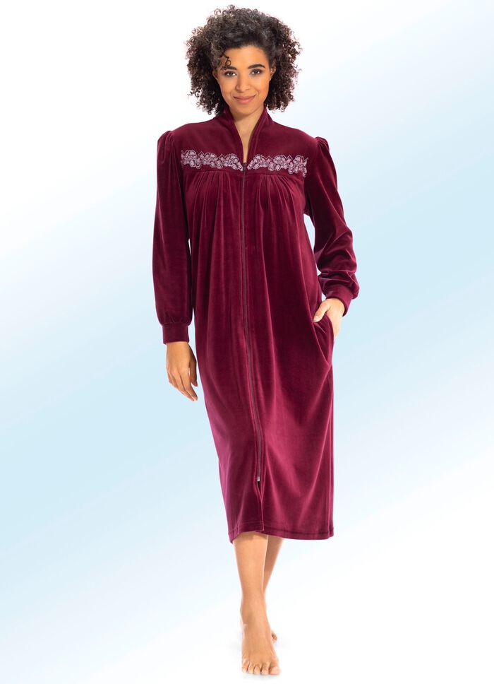 Kamerjas met borduursel en edelsteenversiering 