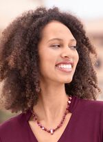 Schelpketting met gefacetteerde kristalstenen 