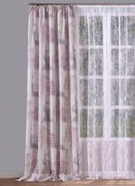 Prachtig gordijn gemaakt van decoratieve stof 