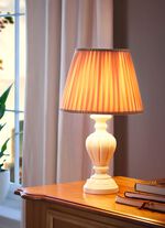 Tafellamp met stoffen lampenkap 