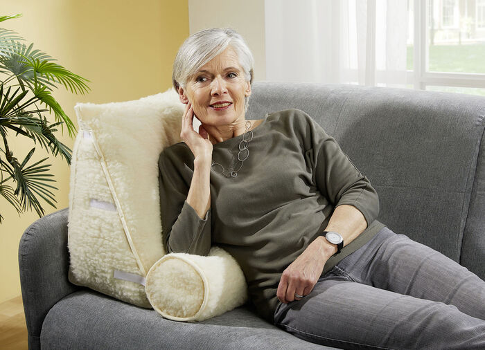 Rugkussen van scheerwol met nekrol 