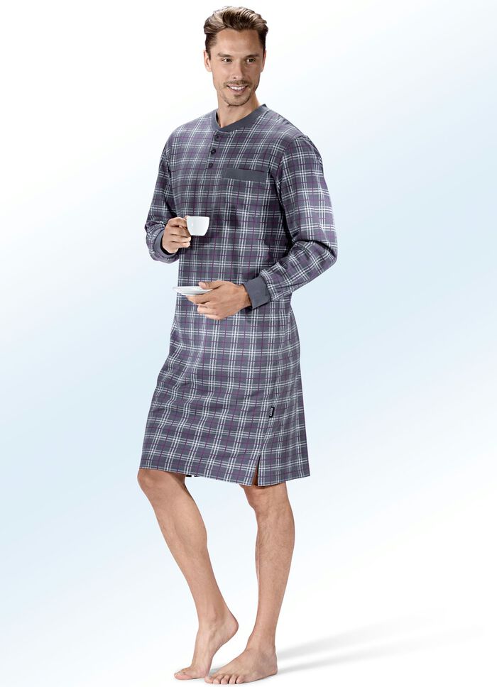 Nachthemd met knopsluiting, borstzakje en lange mouwen met manchetten