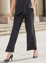 Broek met modieuze wijdte 