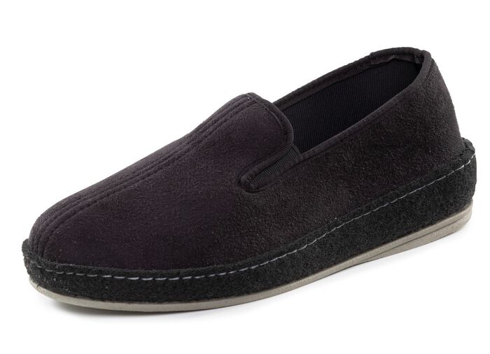 Slippers gemaakt van velours materiaal 
