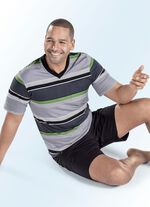 Verpakking met twee shorty's met V-hals, streepmotief en borstzakje 