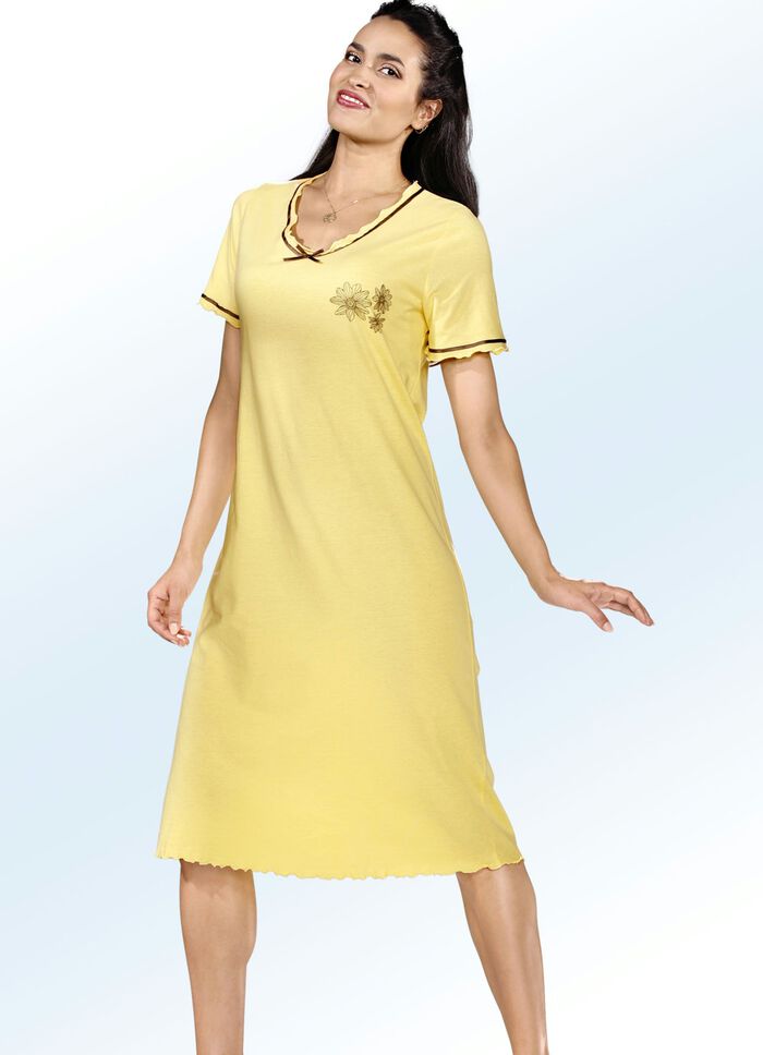 Pak van twee nachthemden met gegolfde boorden en korte mouwen 