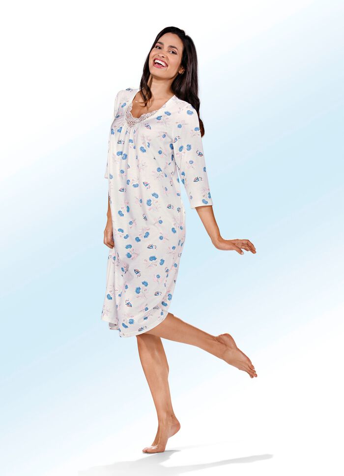 Set van drie nachthemden, 3/4-mouwen met kant bij het decollet&eacute; 