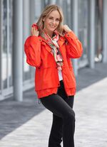 Functionele jas met vaste capuchon 