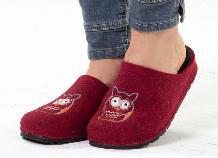 Klassieke damespantoffels, gemaakt van viltmateriaal 