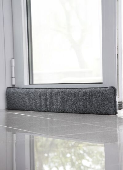 Nieuwe wollen tochtstrip voor deuren 